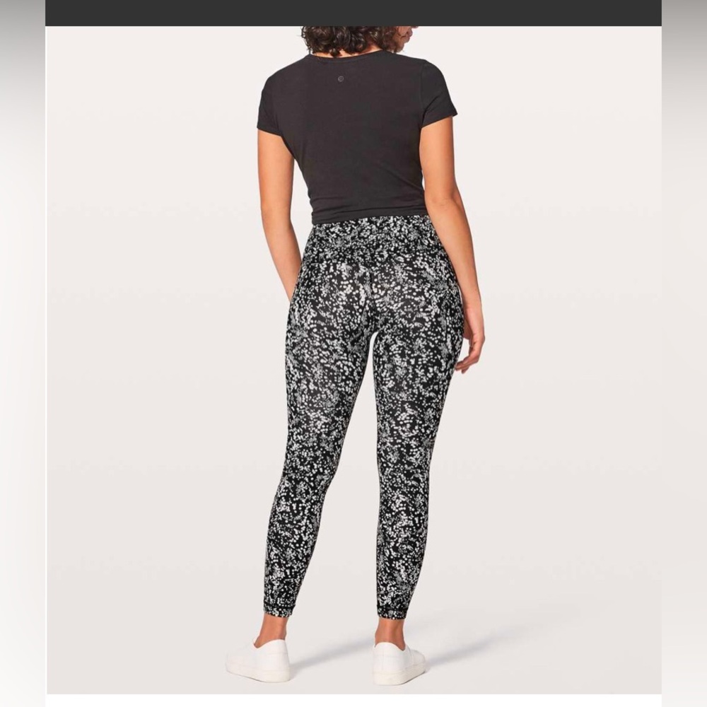 Lululemon Align Pant II *25"
Chirasu Black